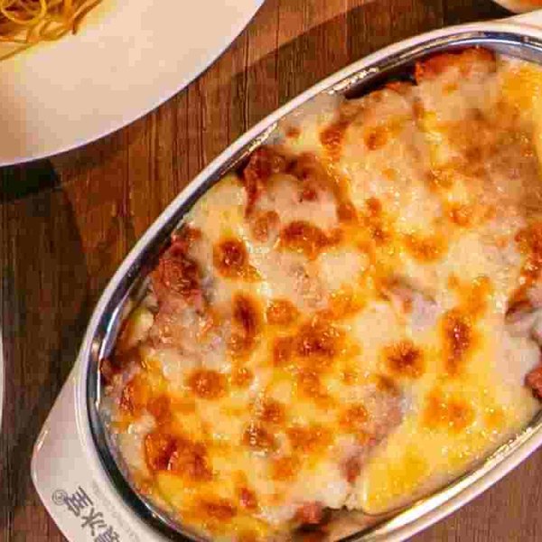 Baked cheese and chicken with creamy sauce on fried rice