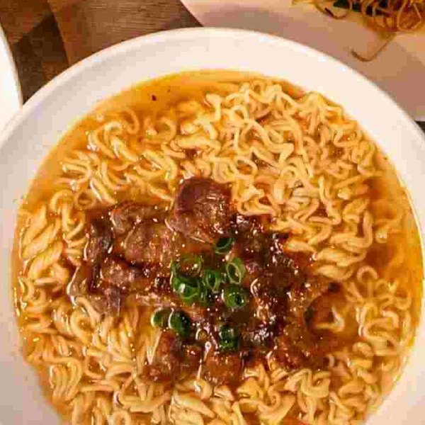 Satay beef with instant noodles