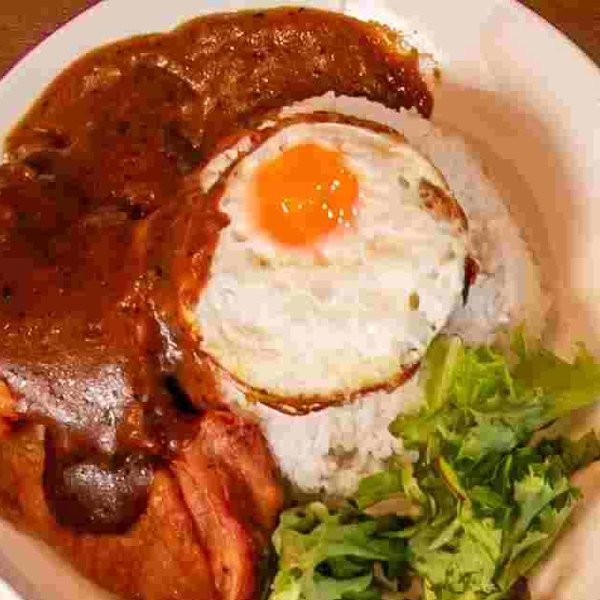 Scallion oil chicken or pork chop with egg on rice