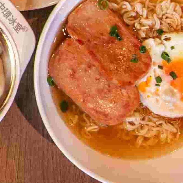 Spam with instant noodles